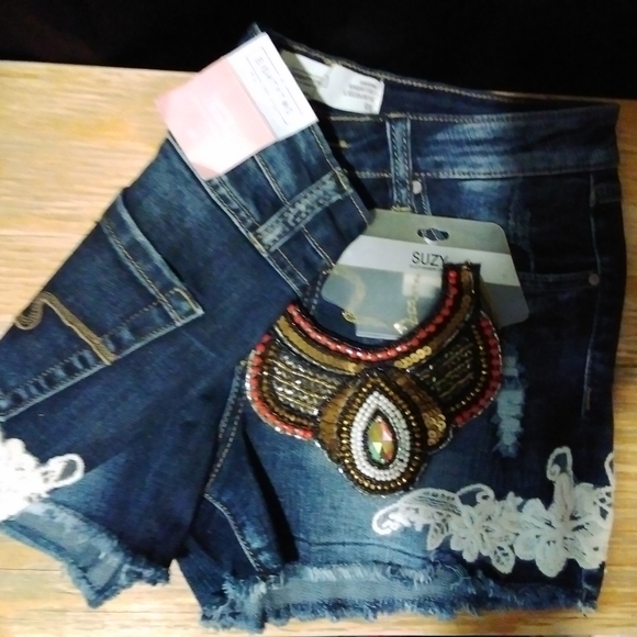 Shorts with free gift - Picture 2 of 2